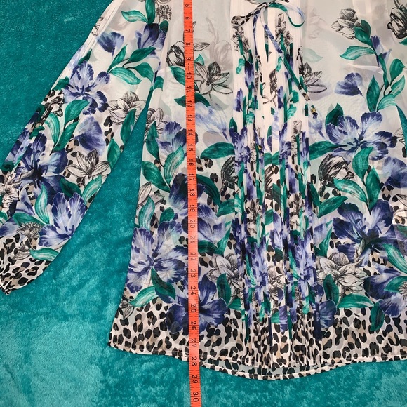 White House Black Market top - Picture 5 of 10